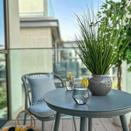Higuests - Charming Retreat In Citywalk With Balcony And Pool Dubai Exterior photo