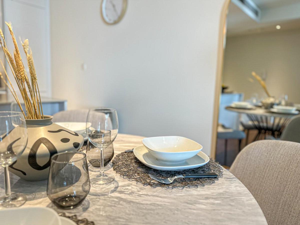 Higuests - Charming Retreat In Citywalk With Balcony And Pool *