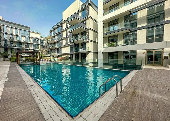 Higuests - Charming Retreat In Citywalk With Balcony And Pool