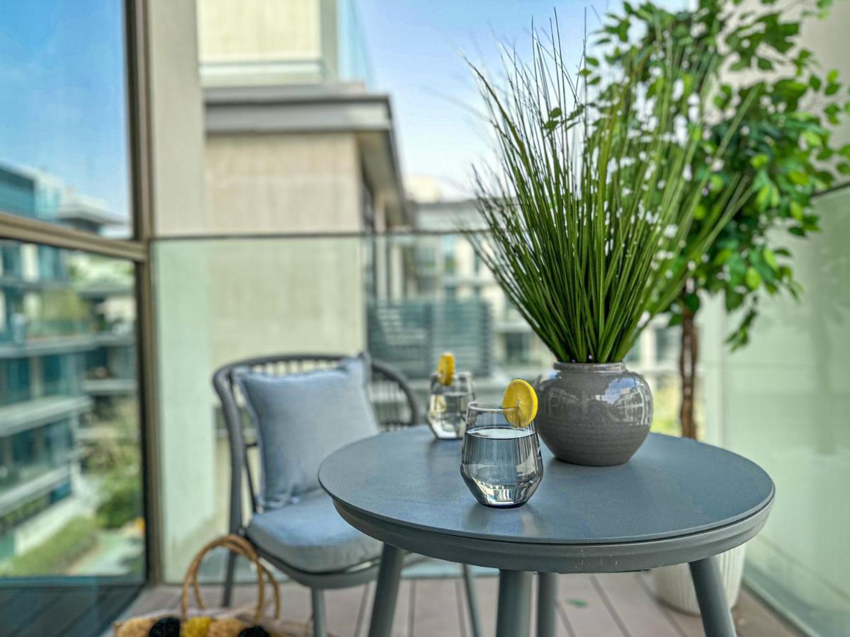 Higuests - Charming Retreat In Citywalk With Balcony And Pool * Dubai
