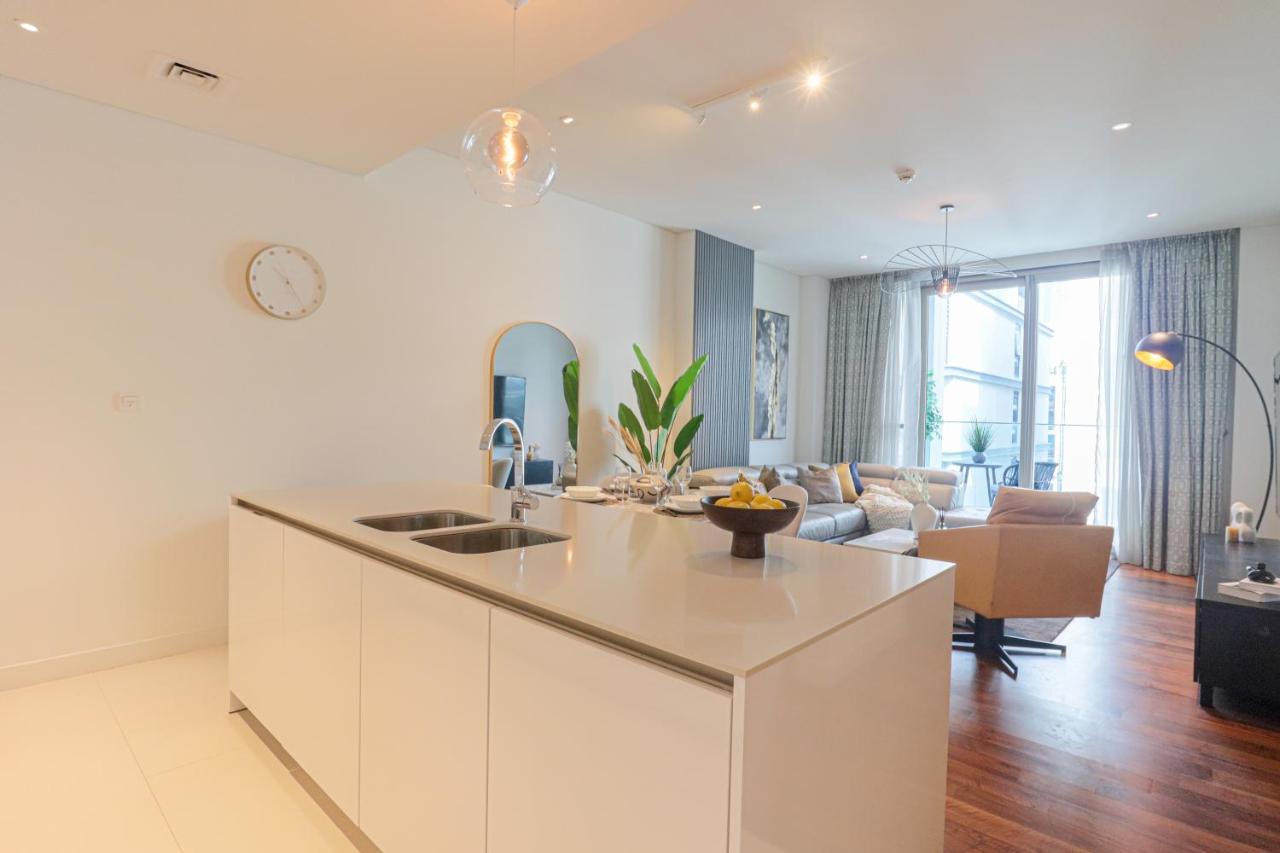 Higuests - Charming Retreat In Citywalk With Balcony And Pool * Dubai