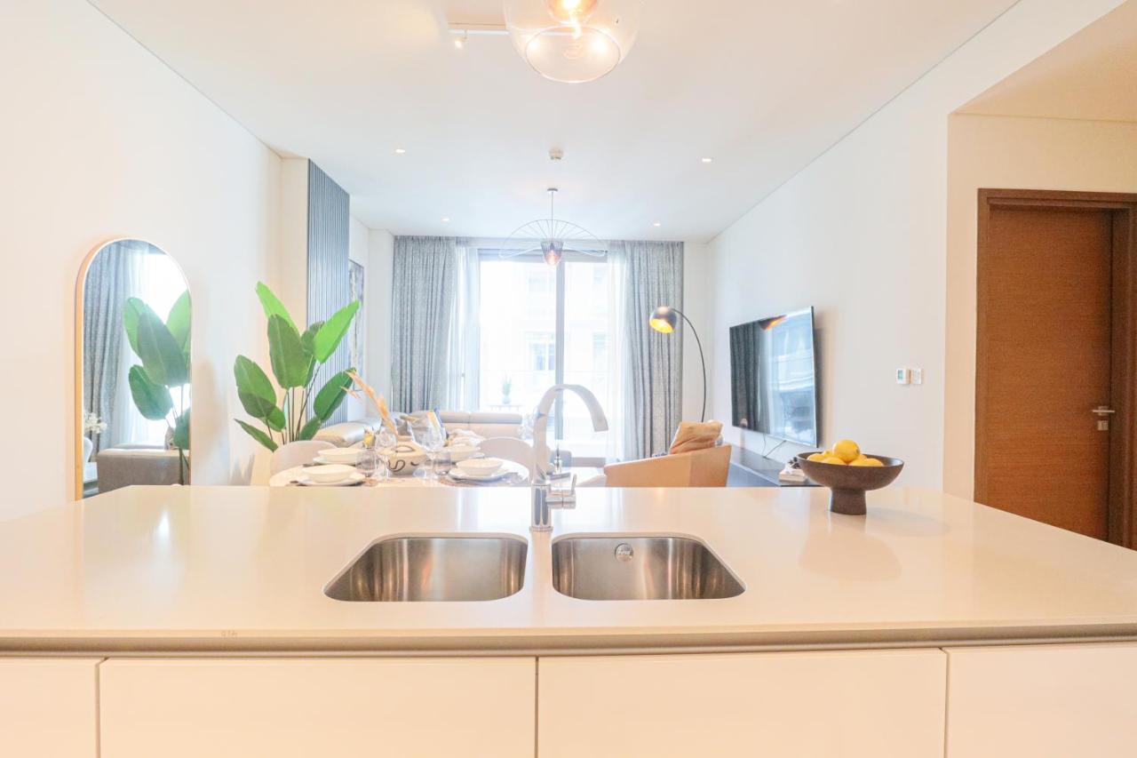 Apartment Higuests - Charming Retreat In Citywalk With Balcony And Pool