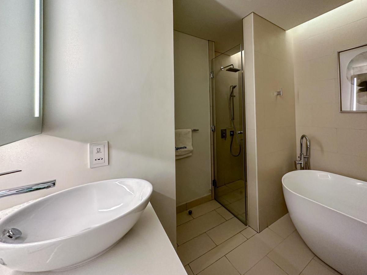 Higuests - Charming Retreat In Citywalk With Balcony And Pool Dubai