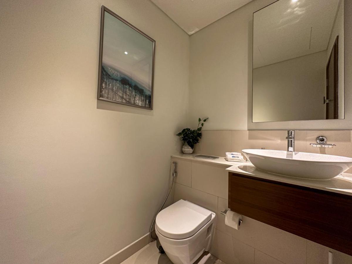 Higuests - Charming Retreat In Citywalk With Balcony And Pool