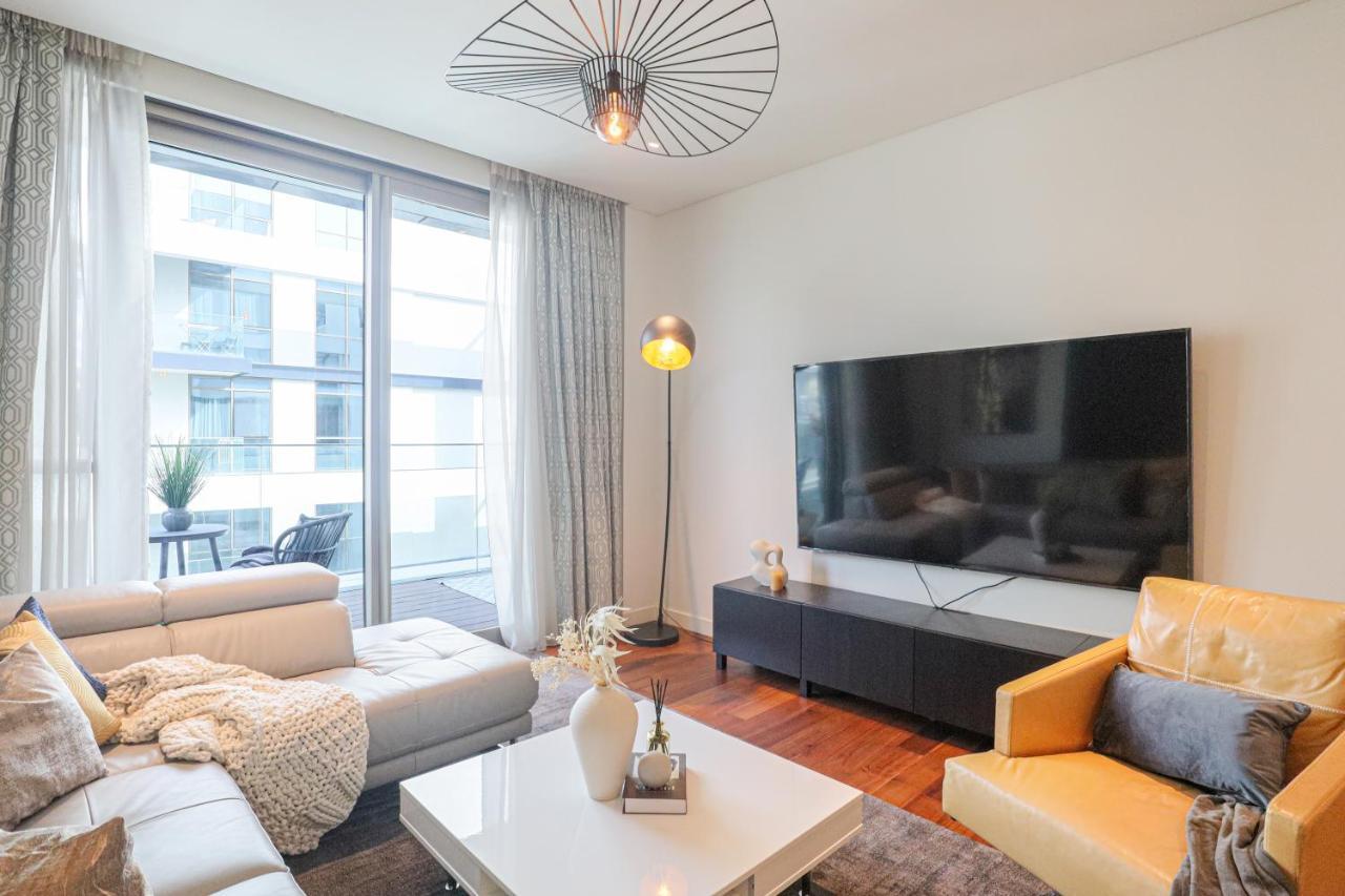 Higuests - Charming Retreat In Citywalk With Balcony And Pool Dubai