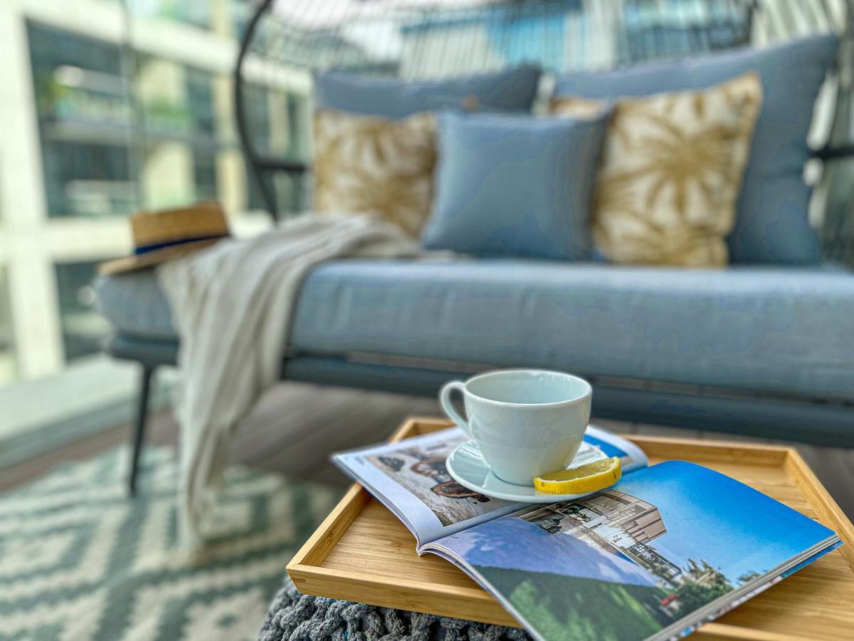 Apartment Higuests - Charming Retreat In Citywalk With Balcony And Pool