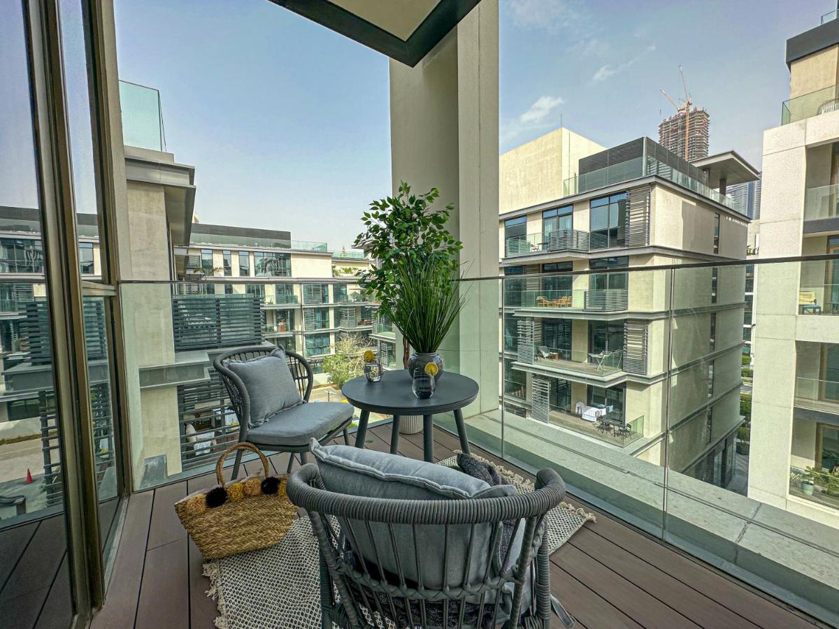 Higuests - Charming Retreat In Citywalk With Balcony And Pool Apartment Dubai