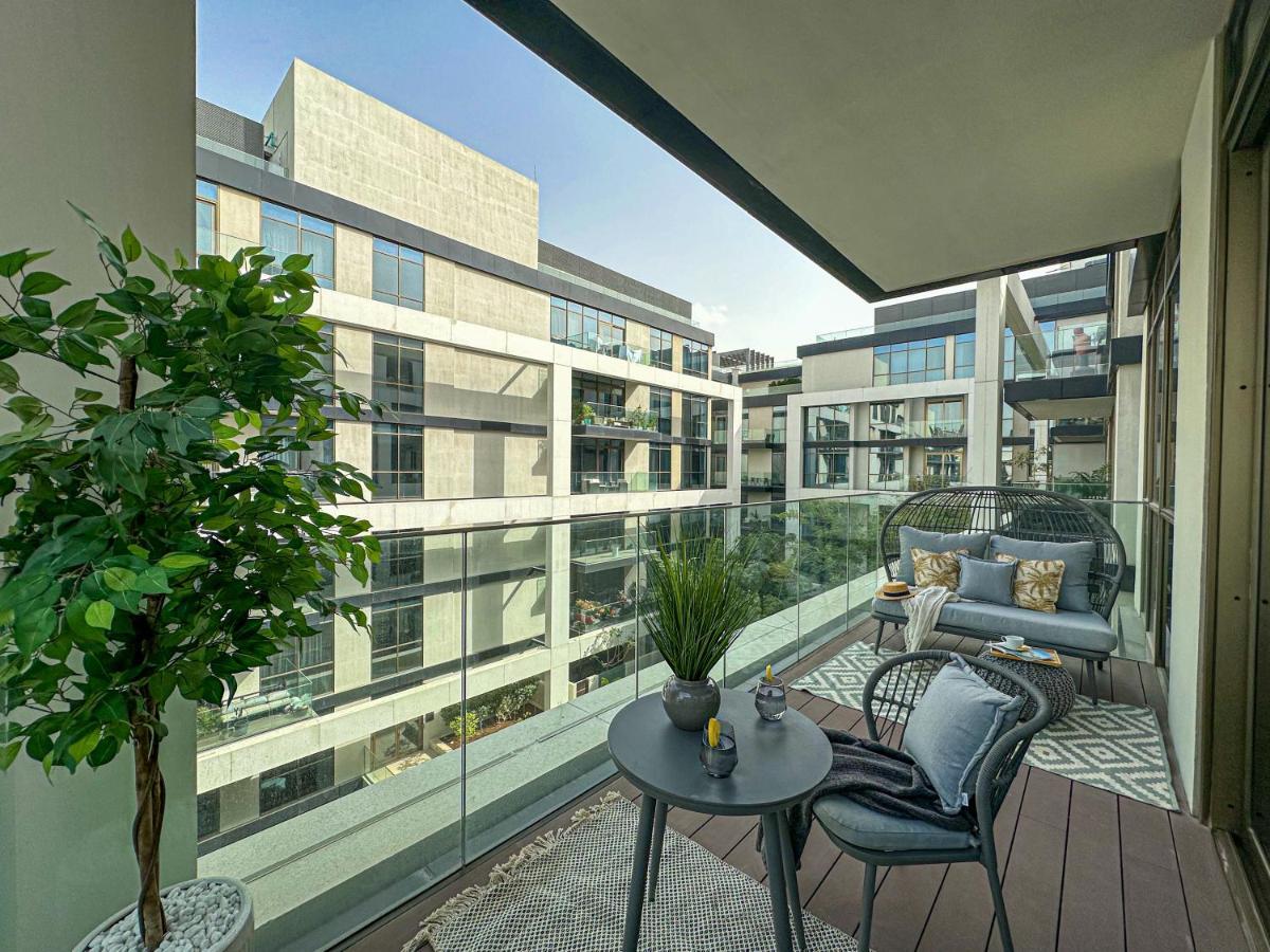 Apartment Higuests - Charming Retreat In Citywalk With Balcony And Pool