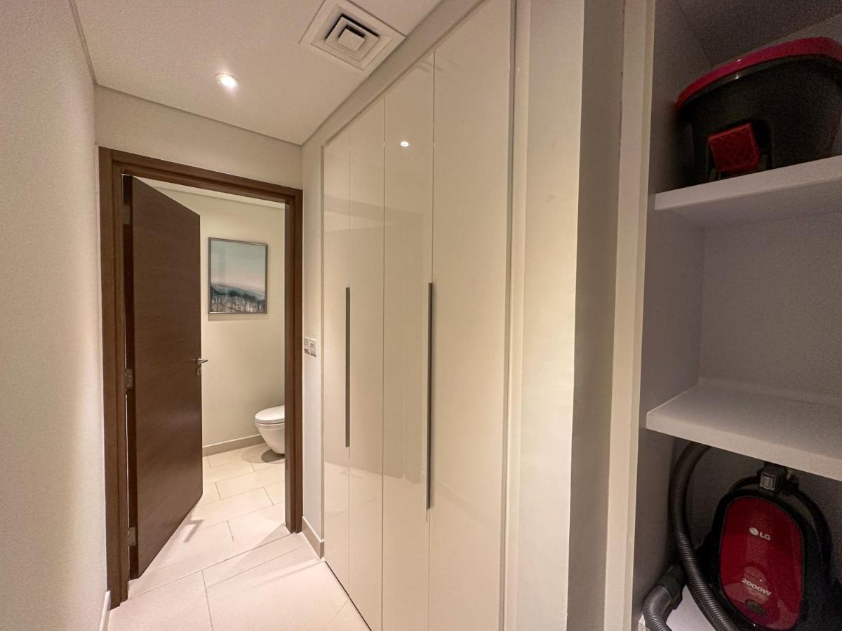 Apartment Higuests - Charming Retreat In Citywalk With Balcony And Pool Dubai